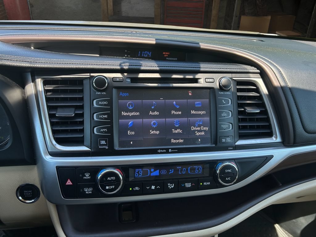 Used 2015 Toyota Highlander Limited Platinum AWD/4WD image 24