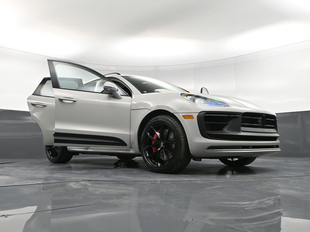 New 2026 Porsche Macan GTS AWD/4WD image 38