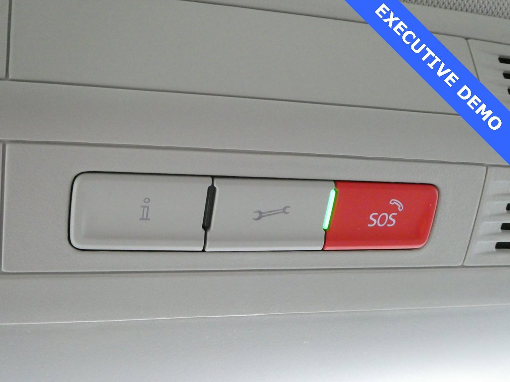 Certified 2025 Volkswagen Taos SE image 23