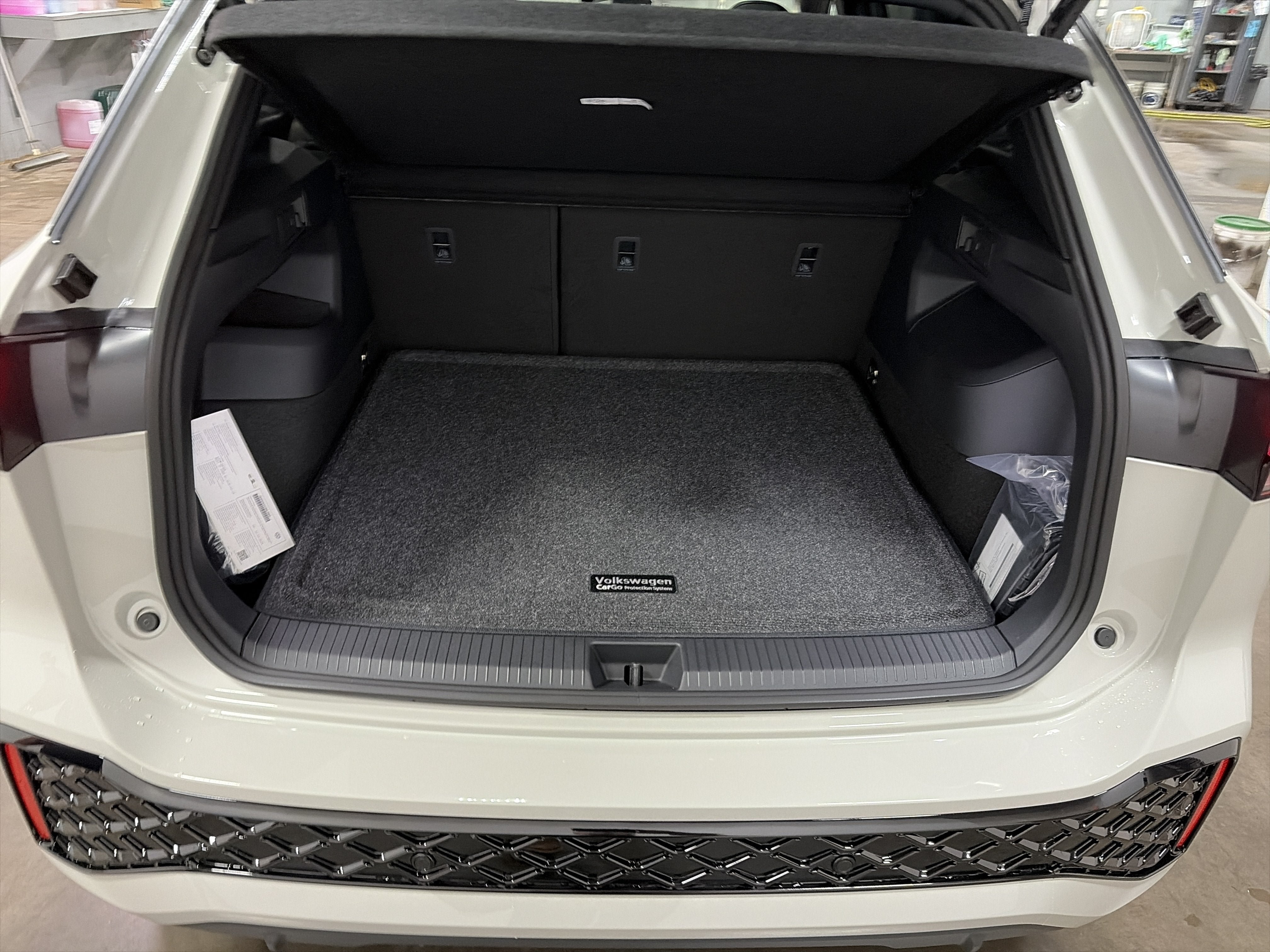 New 2026 Volkswagen Tiguan SEL R-Line AWD/4WD image 33