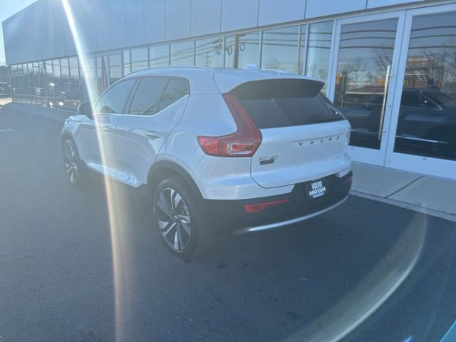 Certified 2025 Volvo XC40 B5 Plus AWD/4WD image 3