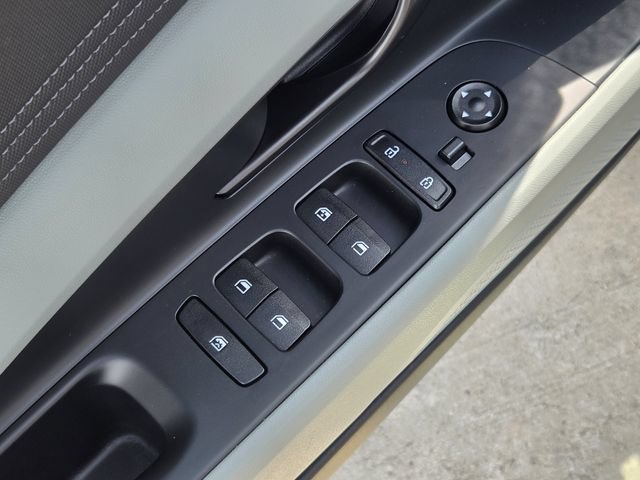Used 2025 Hyundai Elantra Limited FWD image 8