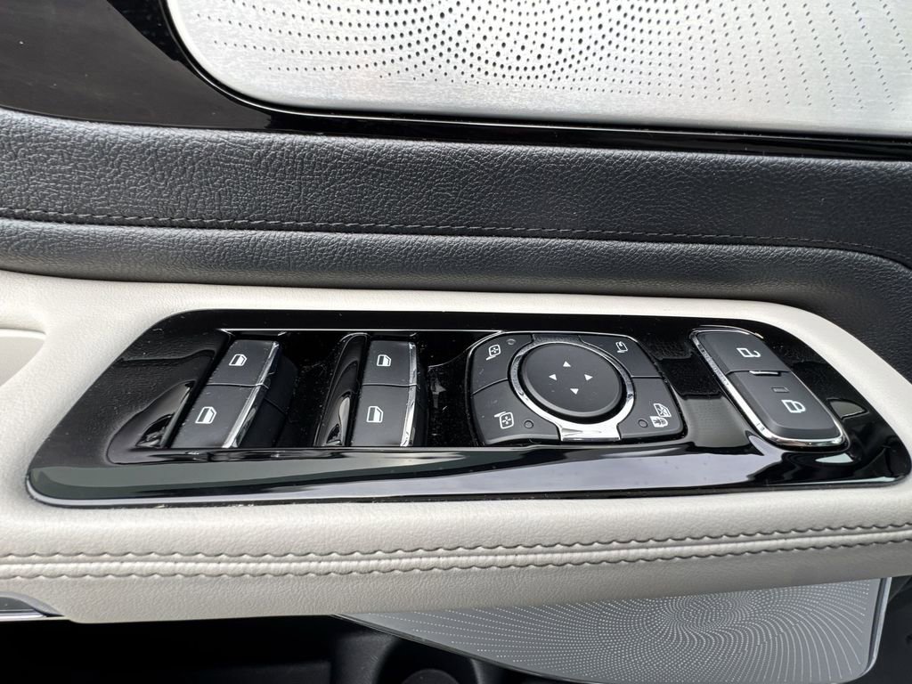 Used 2025 Lincoln Aviator Reserve w/ Equipment Group 201A image 13