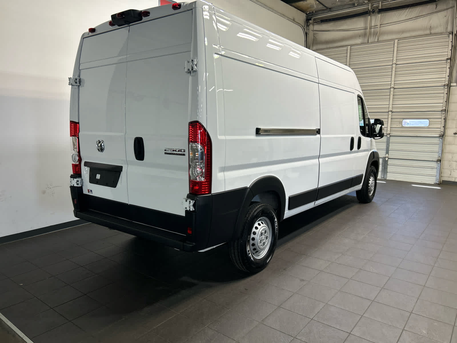 Used 2025 RAM ProMaster 2500 w/ Convenience Group FWD image 3