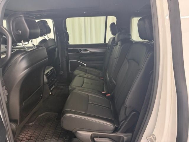 Used 2024 Jeep Wagoneer Series II AWD/4WD image 19
