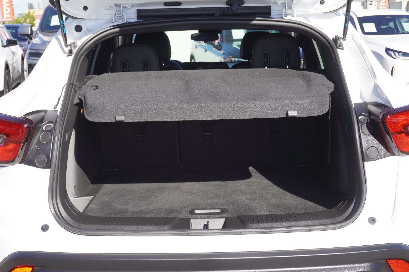 Used 2024 Chevrolet Trax RS w/ Sunroof Package FWD image 9