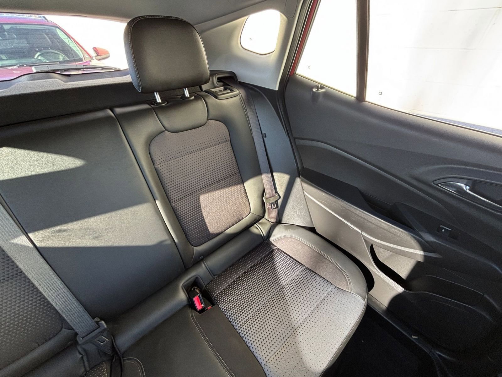 Used 2025 Chevrolet Trax LT image 37