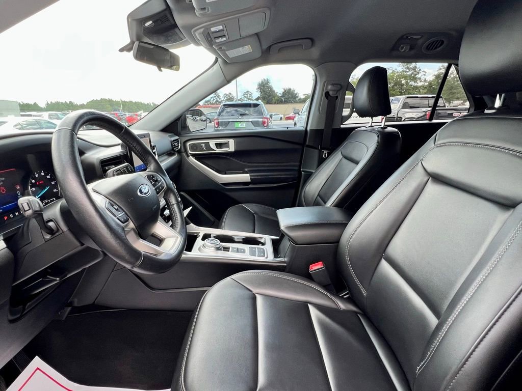 Used 2023 Ford Explorer XLT w/ Equipment Group 202A image 18