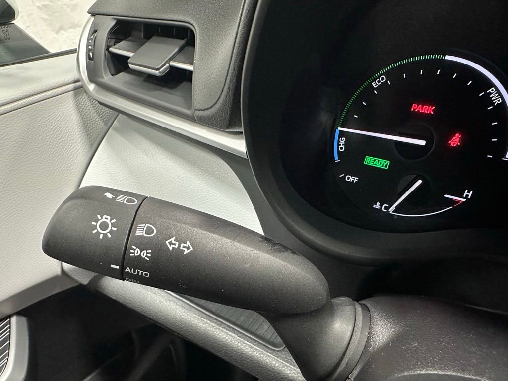 Used 2025 Toyota Sienna LE FWD image 20