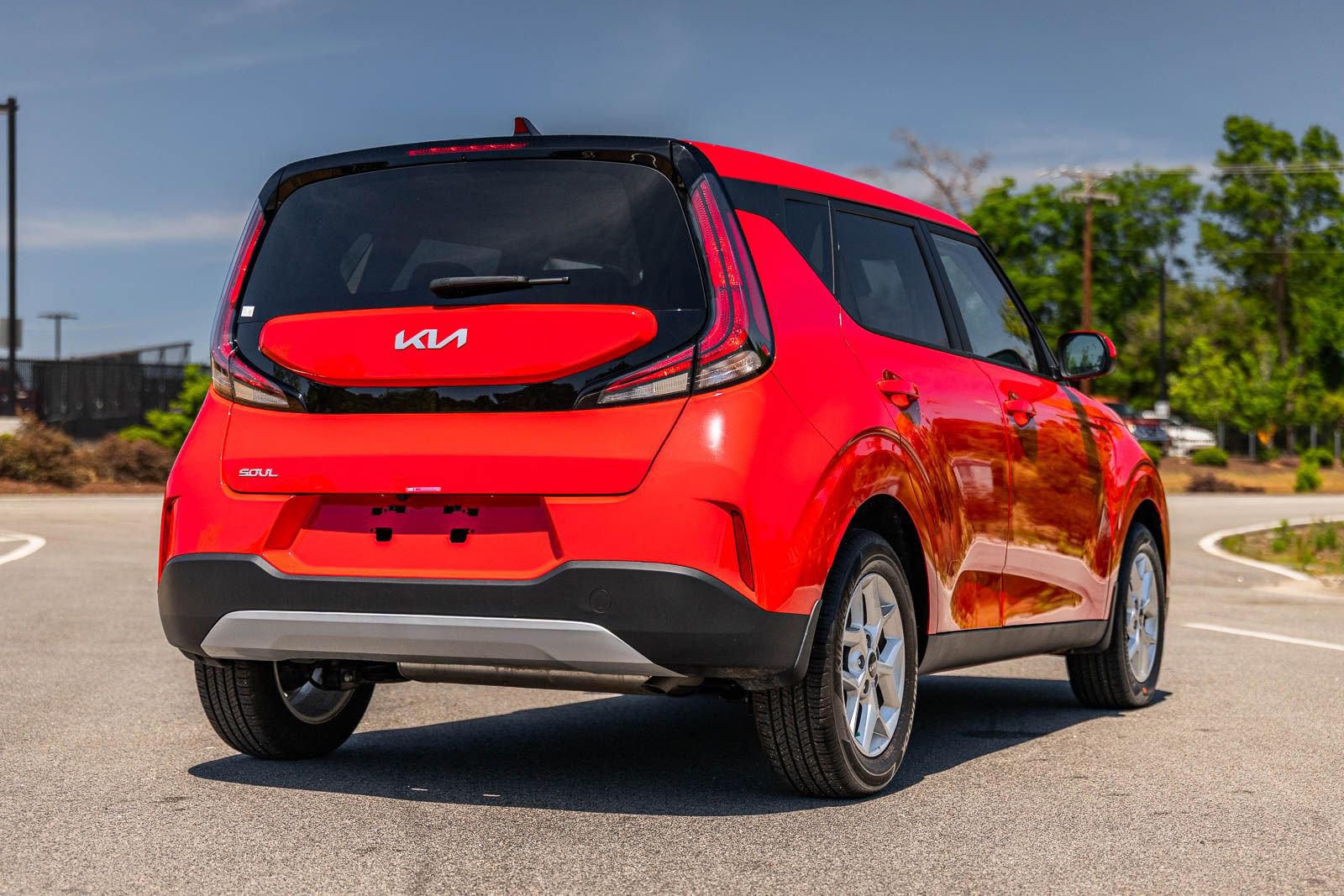 Used 2025 Kia Soul LX w/ LX Technology Package FWD image 7