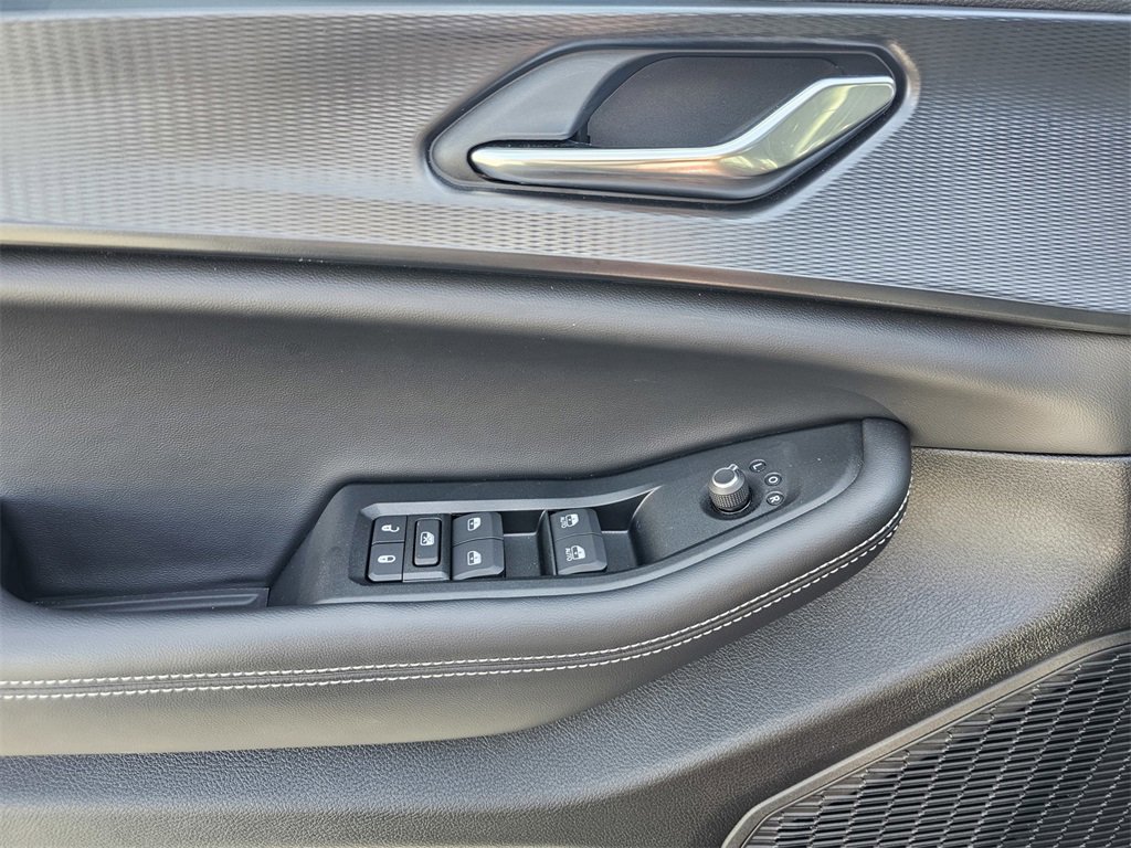 Used 2025 Jeep Grand Cherokee Laredo X w/ Luxury Tech Group I image 17