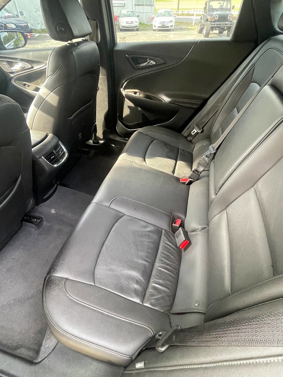 Used 2019 Chevrolet Malibu LT w/ Leather Package FWD image 8