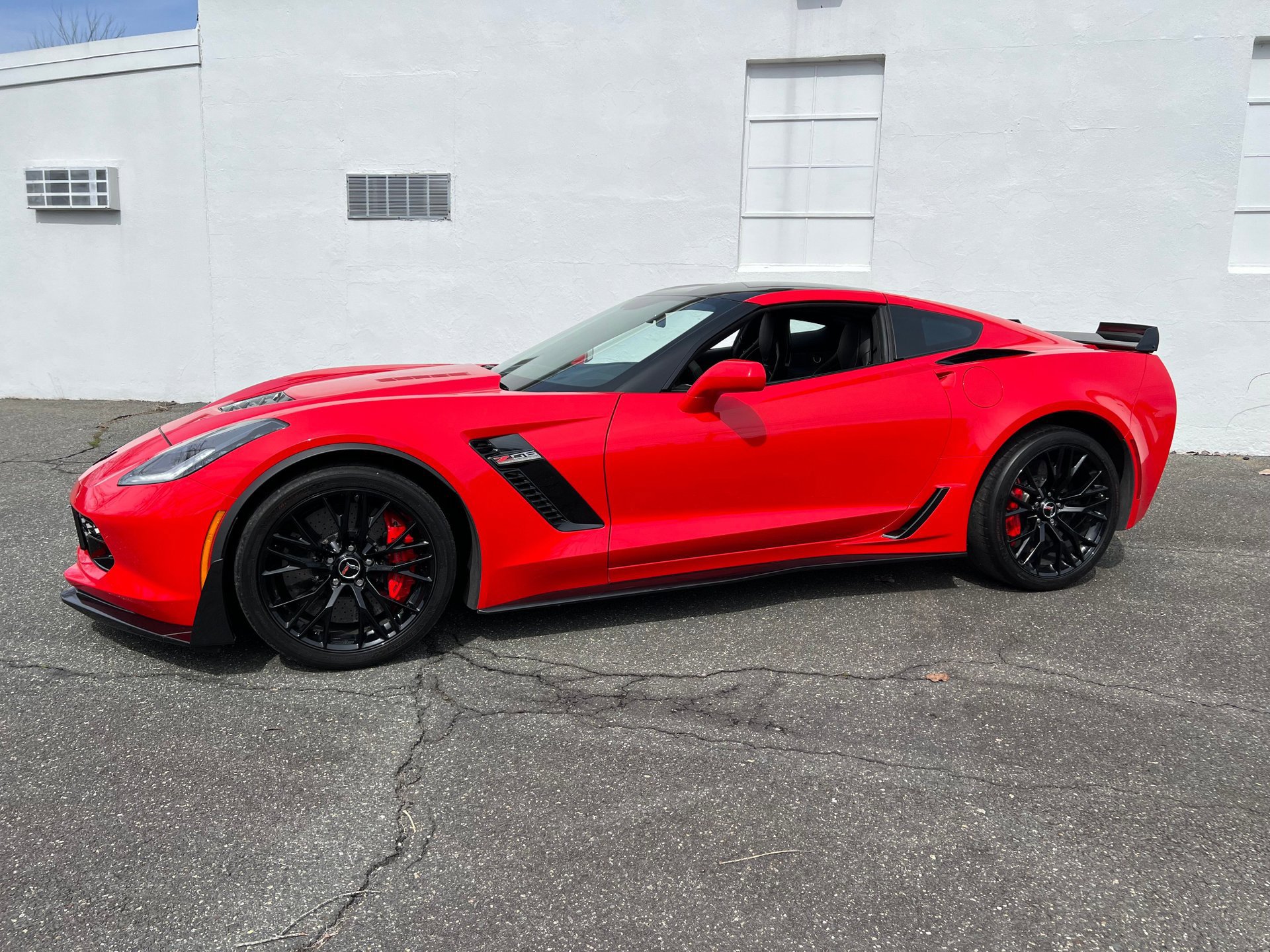 Used 2015 Chevrolet Corvette Z06 w/ 3LZ Preferred Equipment Group image 4