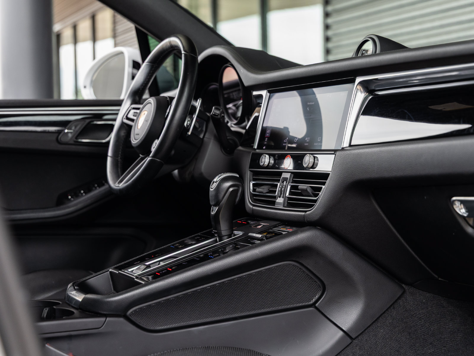 Certified 2022 Porsche Macan S AWD/4WD image 41