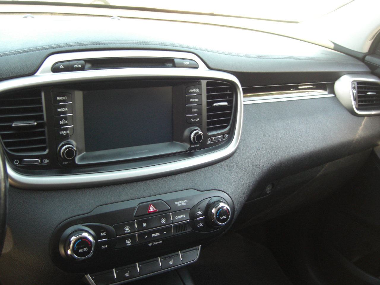 Used 2017 Kia Sorento LX w/ LX Convenience Package image 6