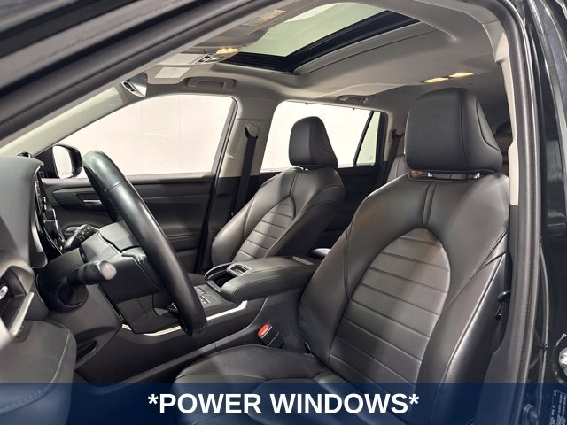 Used 2020 Toyota Highlander XLE AWD/4WD image 12