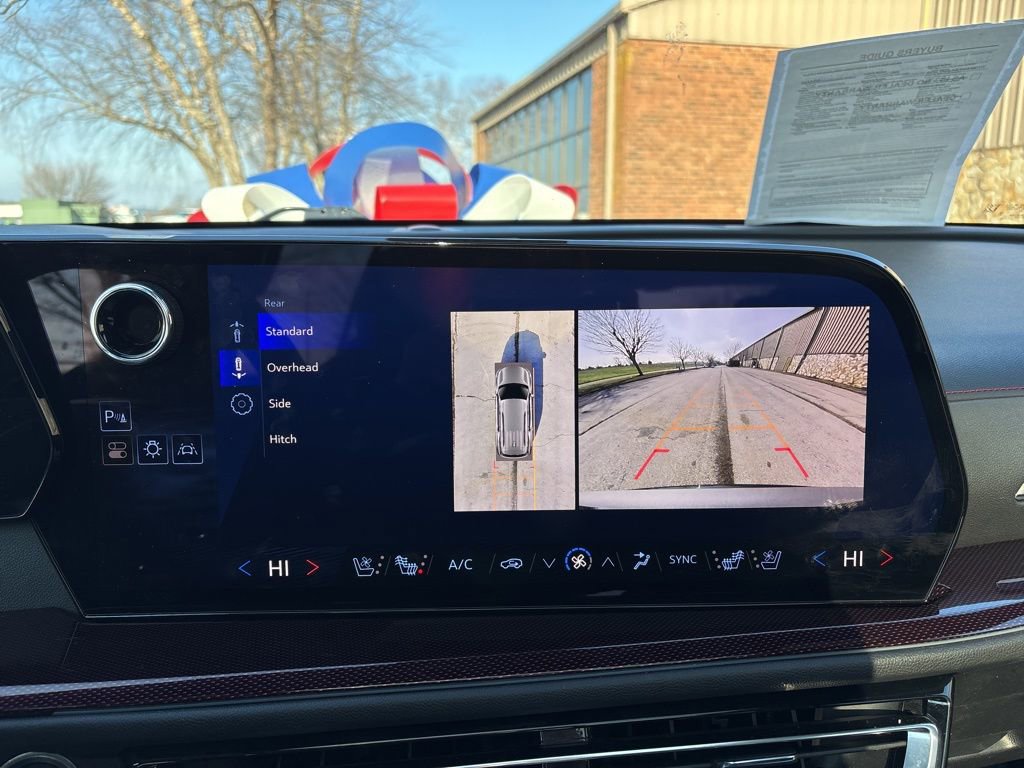 Used 2024 Chevrolet Traverse RS image 40