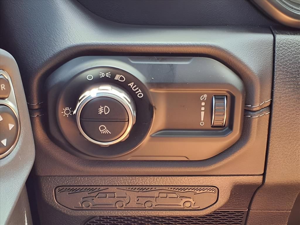 New 2025 Jeep Gladiator Sport w/ Premium Package AWD/4WD image 17