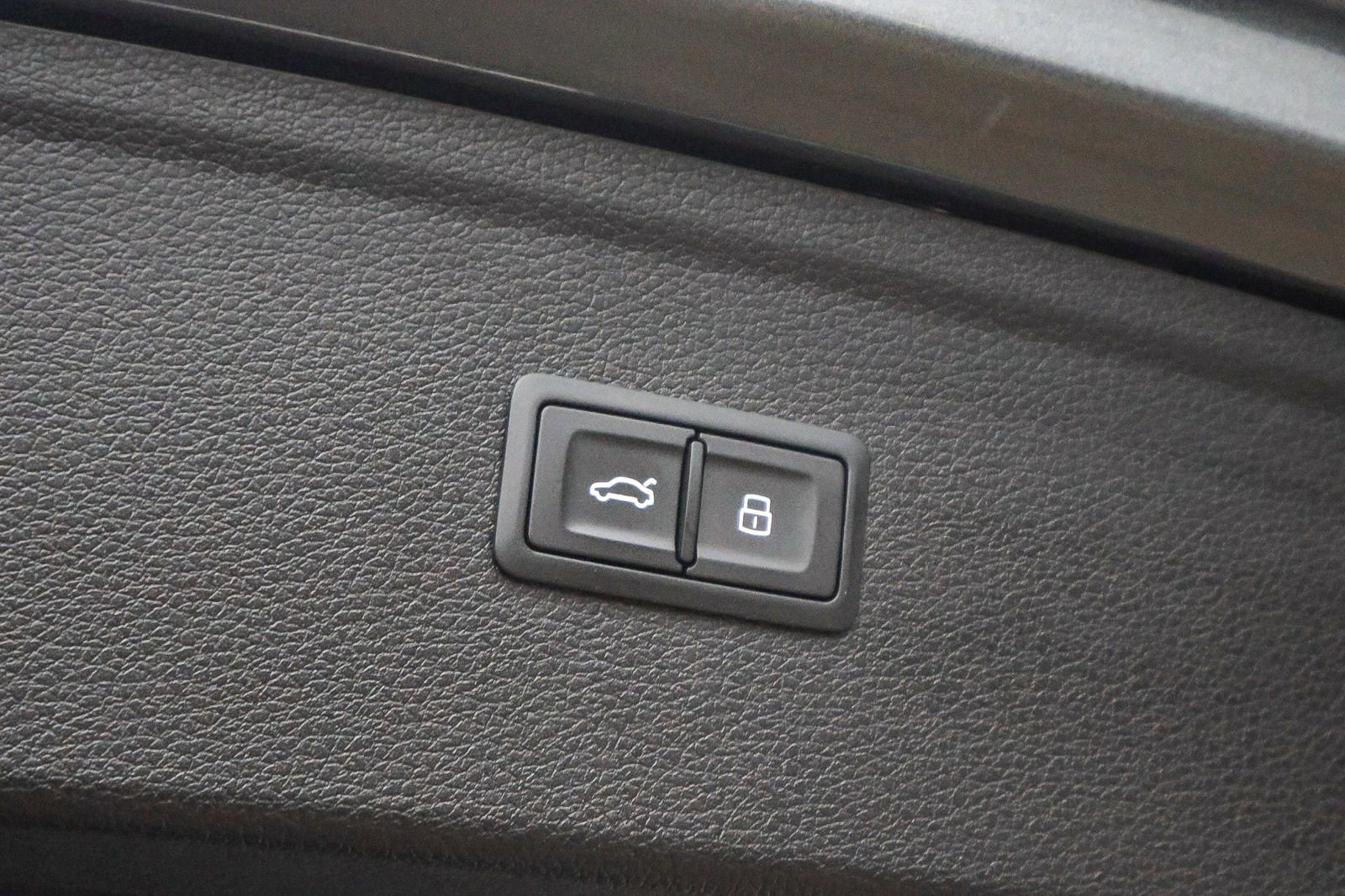 Used 2022 Audi Q5 e Prestige w/ Prestige Package image 29