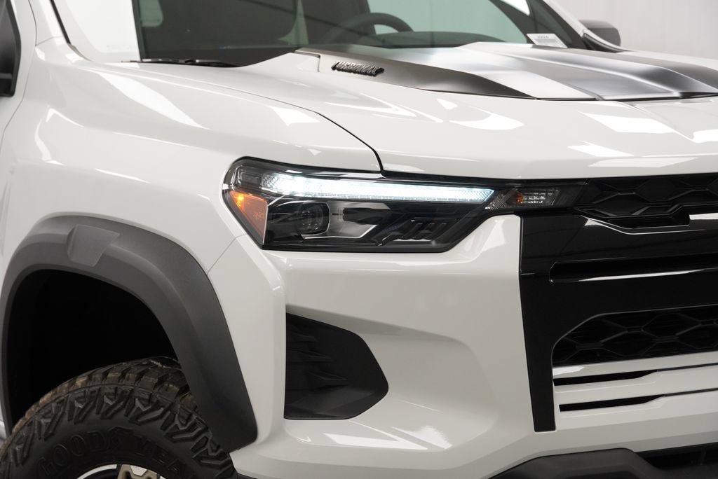 New 2026 Chevrolet Colorado ZR2 w/ Technology Package AWD/4WD image 34