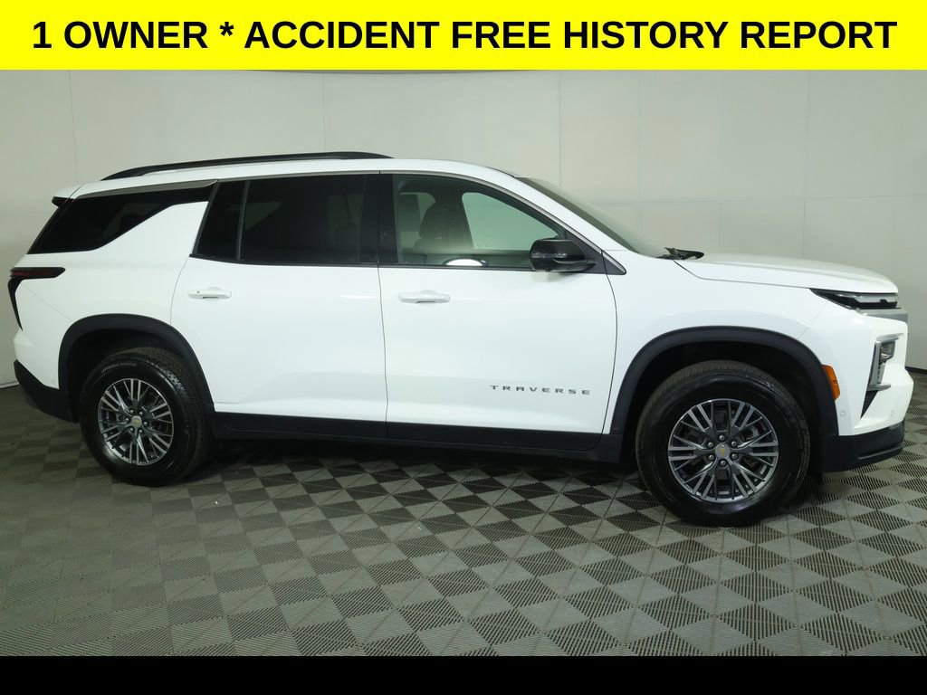Used 2024 Chevrolet Traverse LT w/ Enhanced Driving Package AWD/4WD image 2
