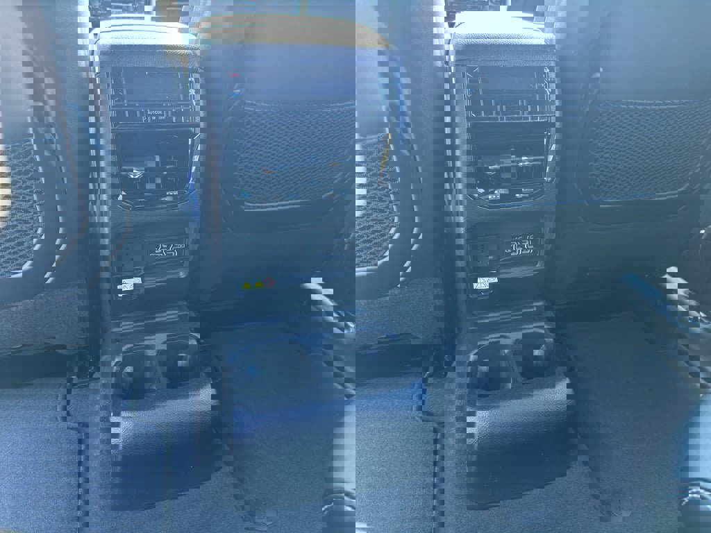 New 2025 Jeep Grand Cherokee L Altitude image 21