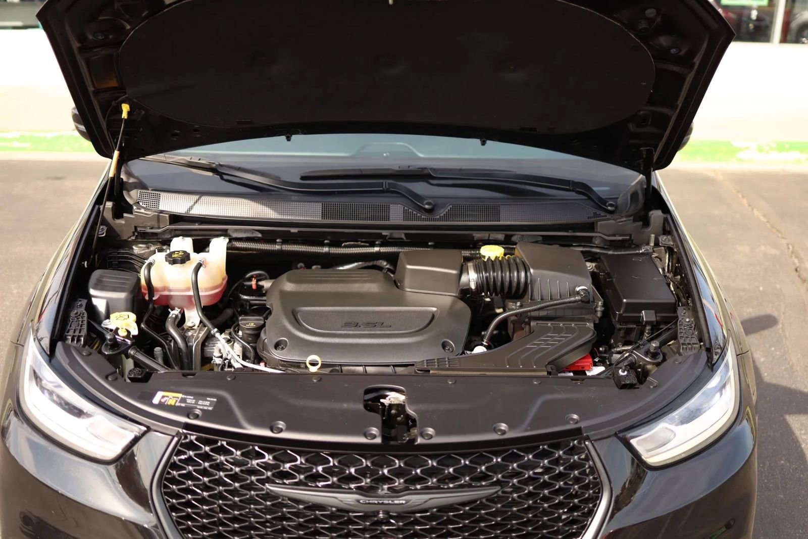 Used 2021 Chrysler Pacifica Touring w/ Uconnect Theater Family Group image 63