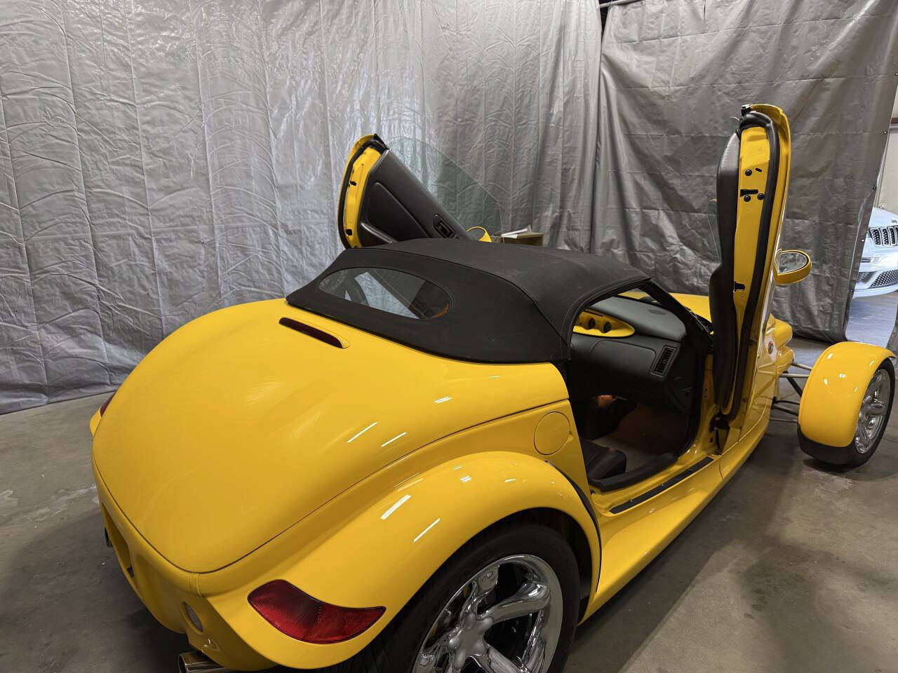 Used 1999 Plymouth Prowler RWD image 11