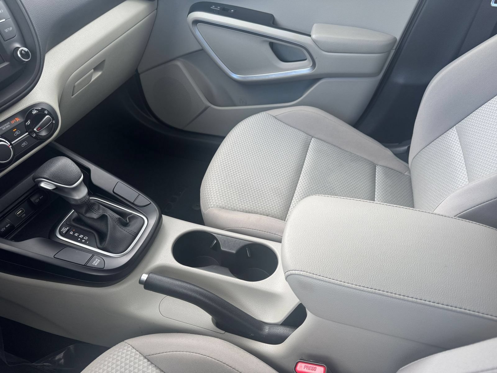 Used 2025 Kia Soul LX w/ LX Technology Package FWD image 39