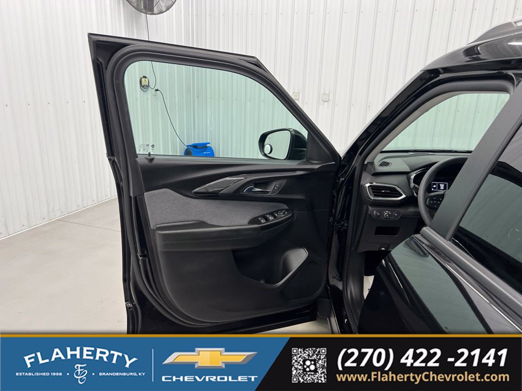 Used 2023 Chevrolet TrailBlazer LT w/ Convenience Package AWD/4WD image 8