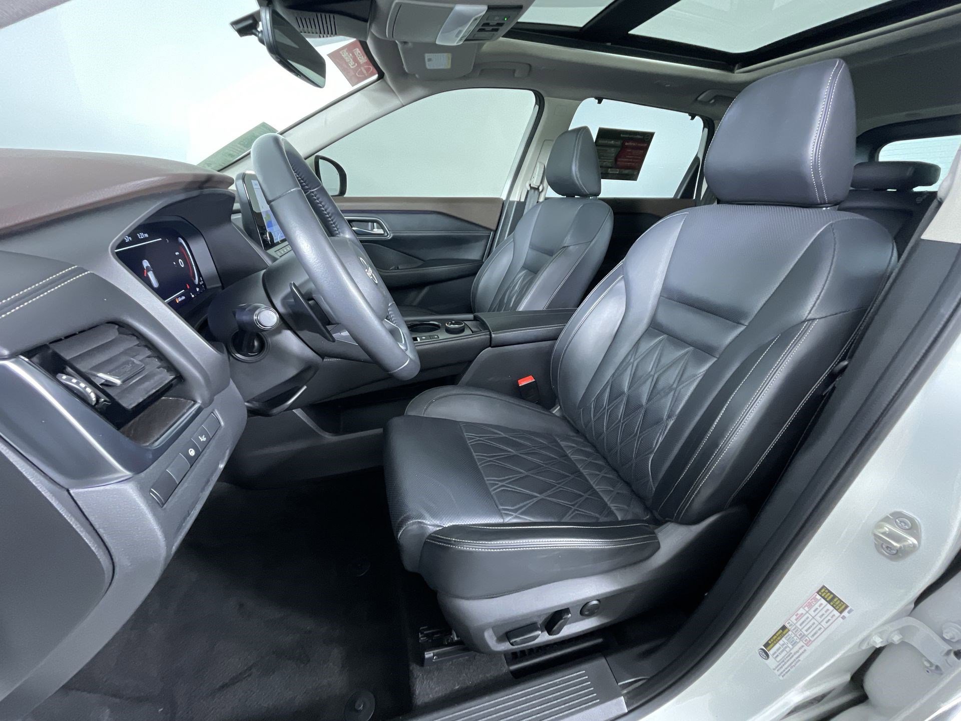 Certified 2023 Nissan Rogue Platinum w/ Platinum Premium Package image 15