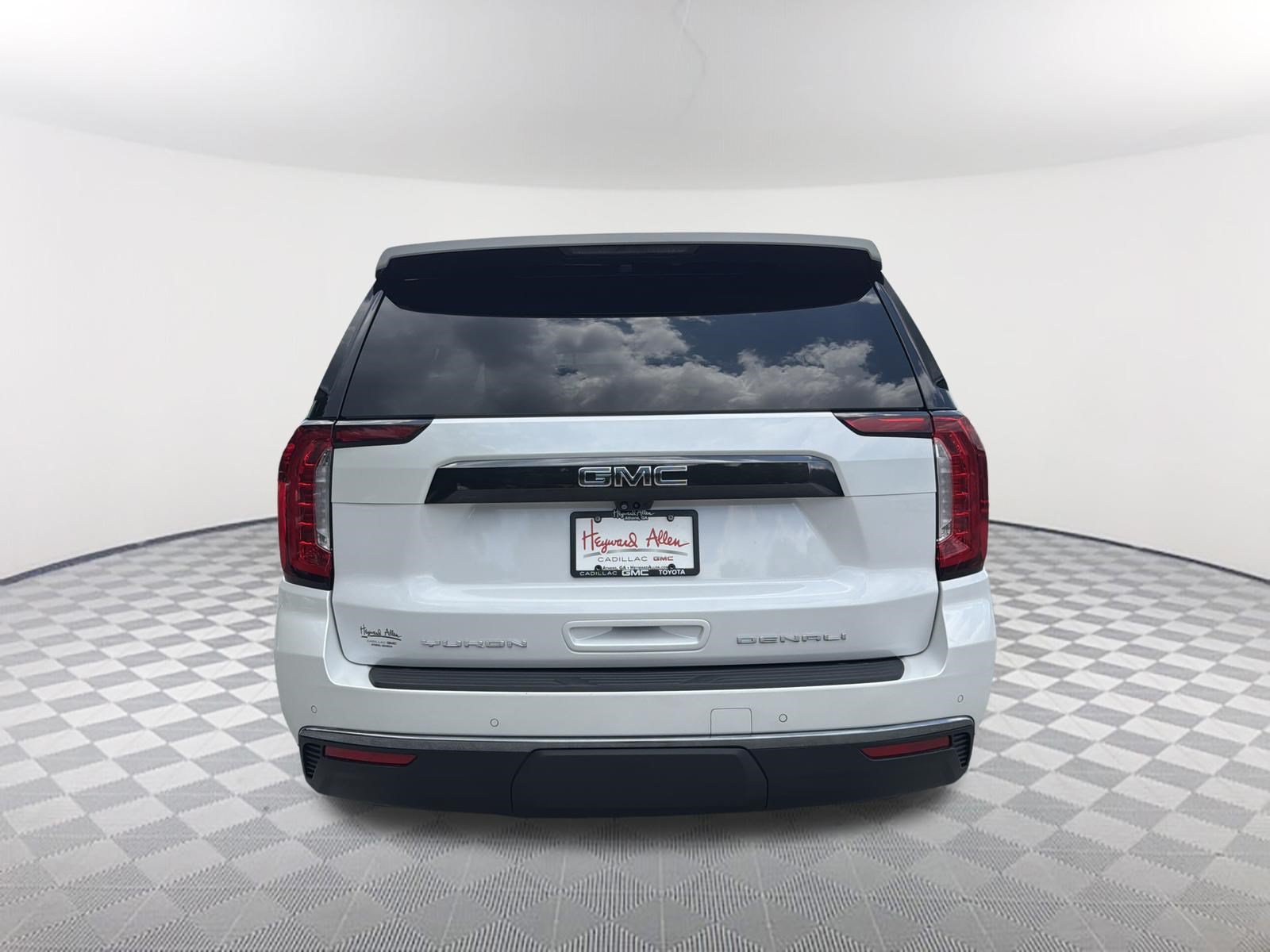Used 2024 GMC Yukon XL Denali Ultimate AWD/4WD image 7