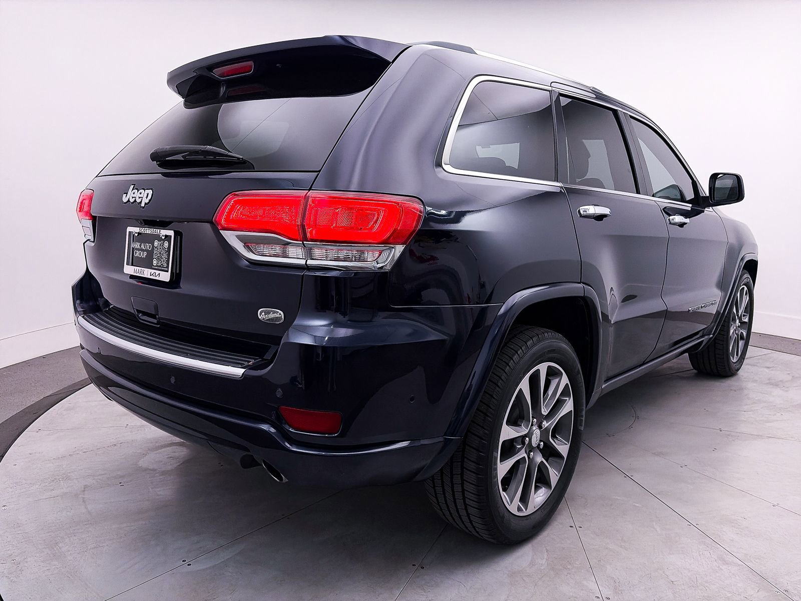 Used 2018 Jeep Grand Cherokee Overland image 16