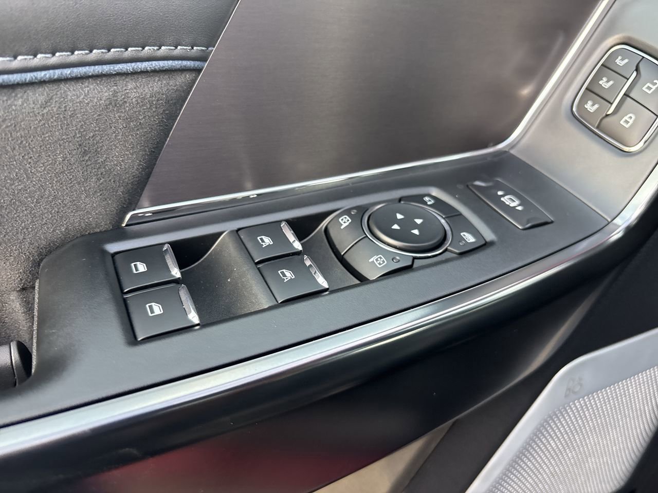 New 2026 Ford F250 Platinum w/ FX4 Off-Road Package image 17