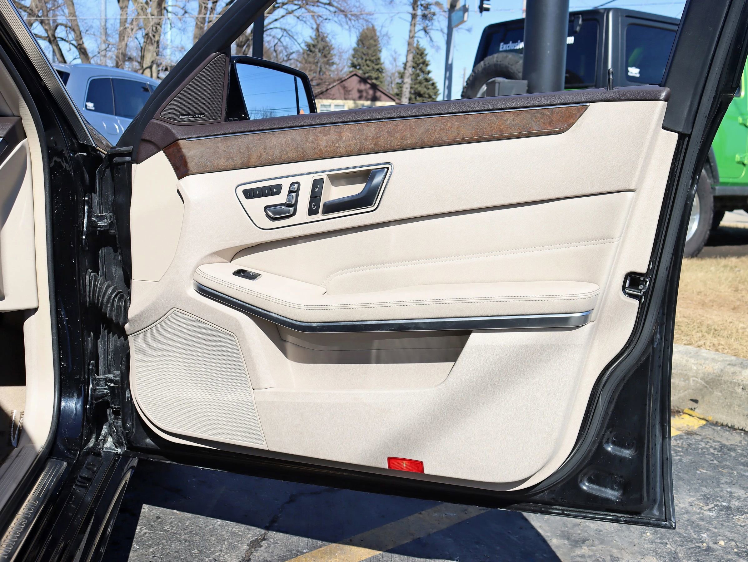 Used 2014 Mercedes-Benz E 350 4MATIC Sedan image 35