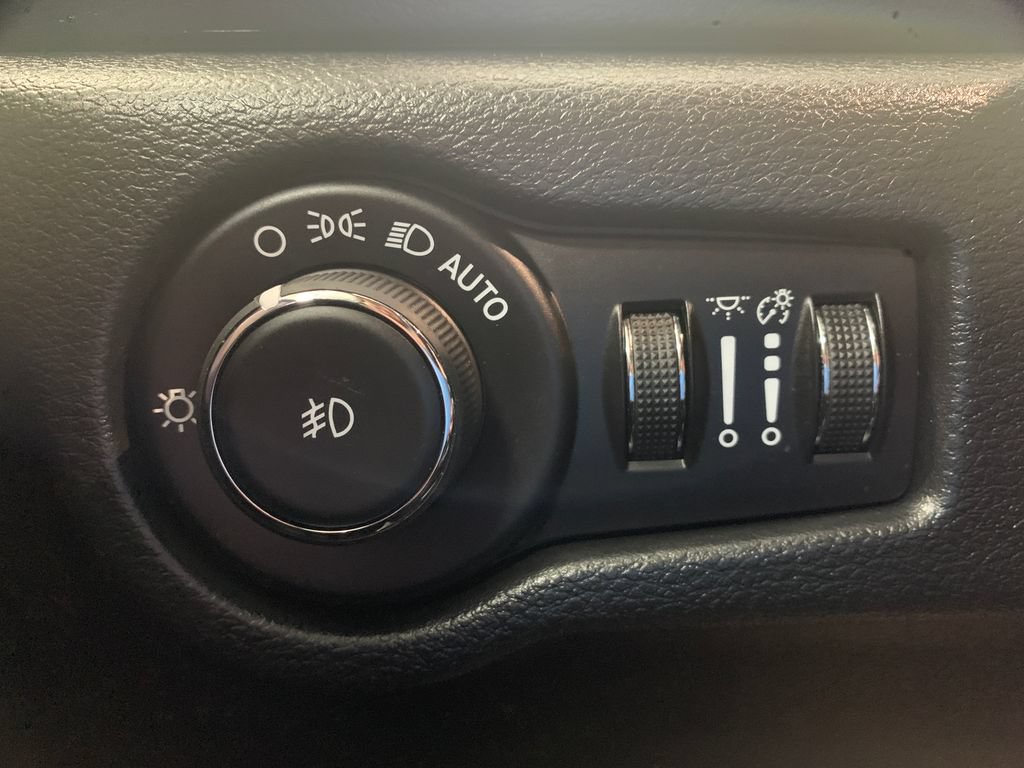 Used 2019 Chrysler Pacifica Touring-L Plus w/ Advanced Safetytec Group FWD image 29