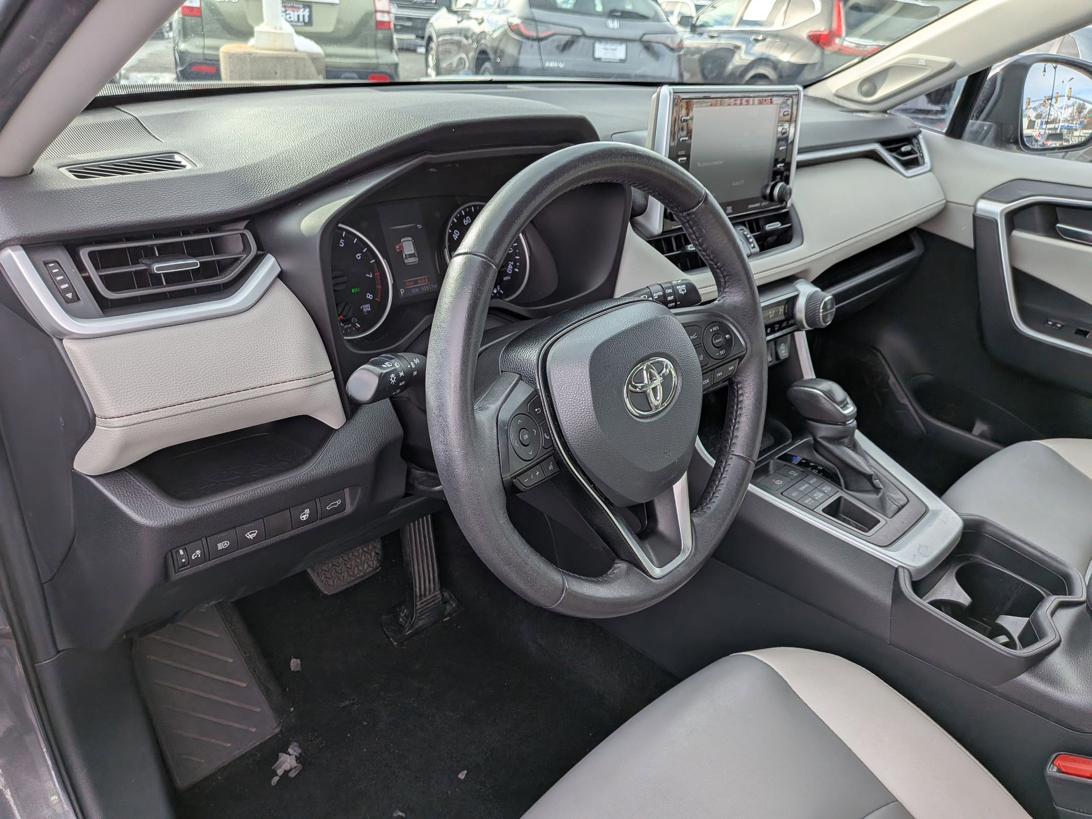 Used 2021 Toyota RAV4 XLE Premium image 16