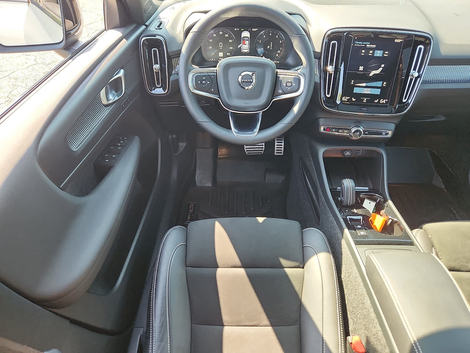 Used 2022 Volvo XC40 T5 R-Design w/ Climate Package AWD/4WD image 12
