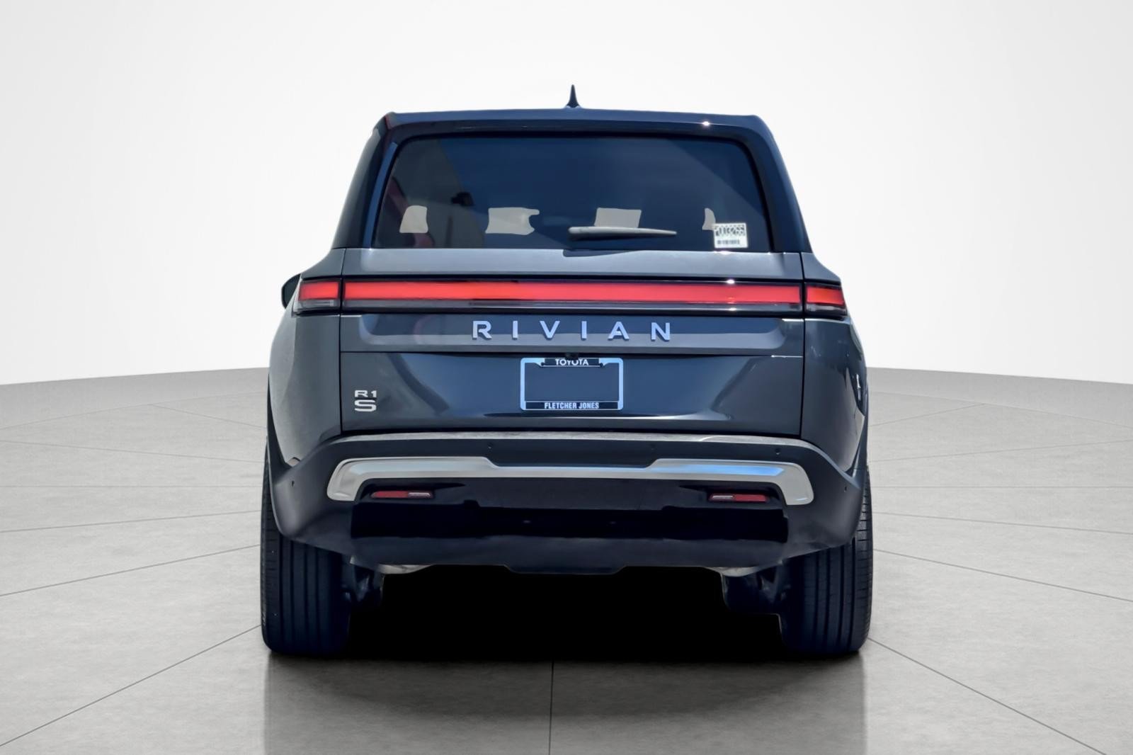 Used 2024 Rivian R1S Adventure AWD/4WD image 4