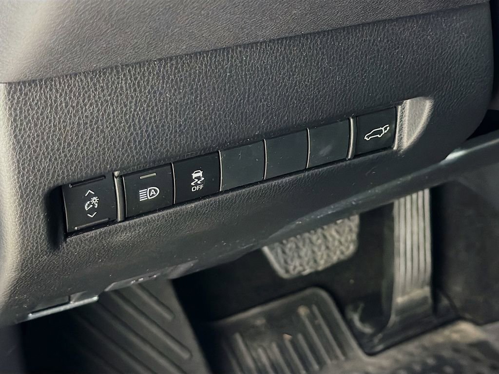 Used 2024 Toyota Venza Nightshade AWD/4WD image 11