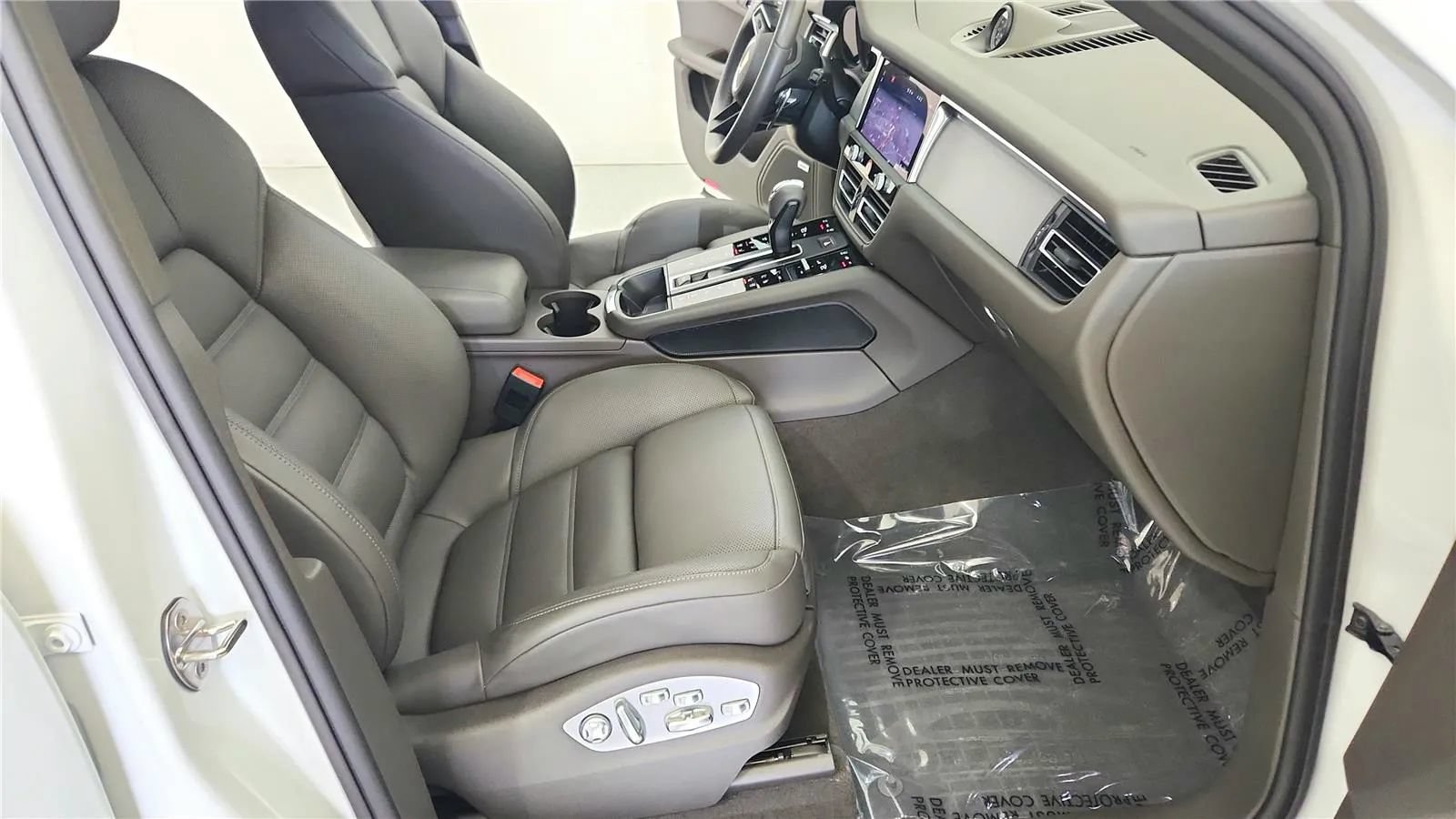 Used 2022 Porsche Macan S AWD/4WD image 37