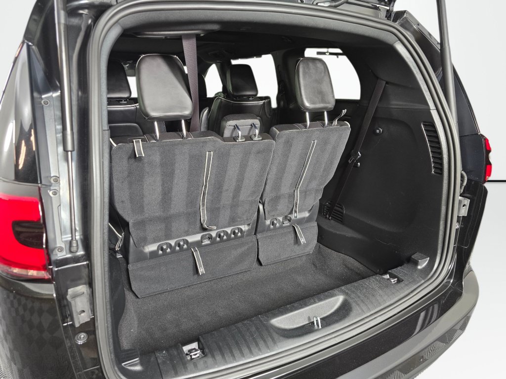 Used 2023 Chrysler Pacifica Limited w/ Uconnect Theater Family Group FWD image 15