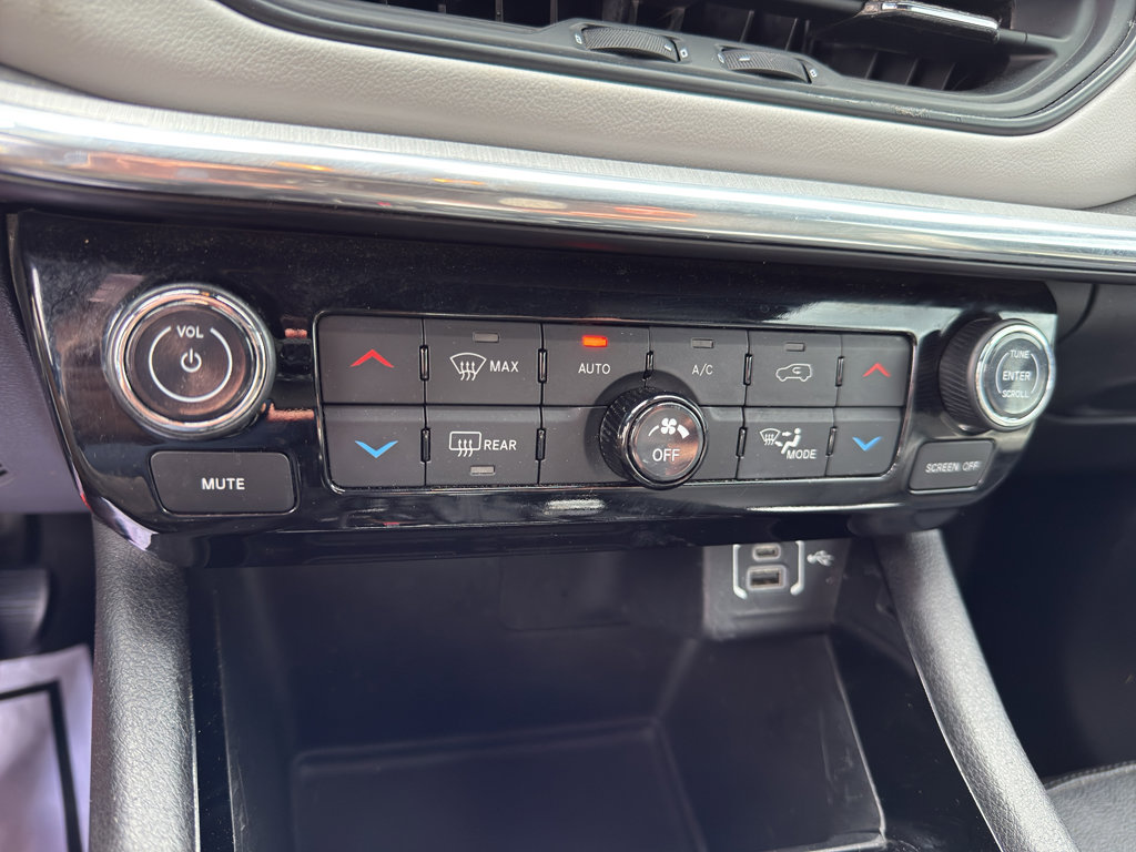 Used 2023 Jeep Compass Limited image 16