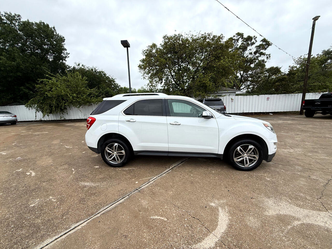 Used 2016 Chevrolet Equinox LTZ w/ Enhanced Convenience Package image 2