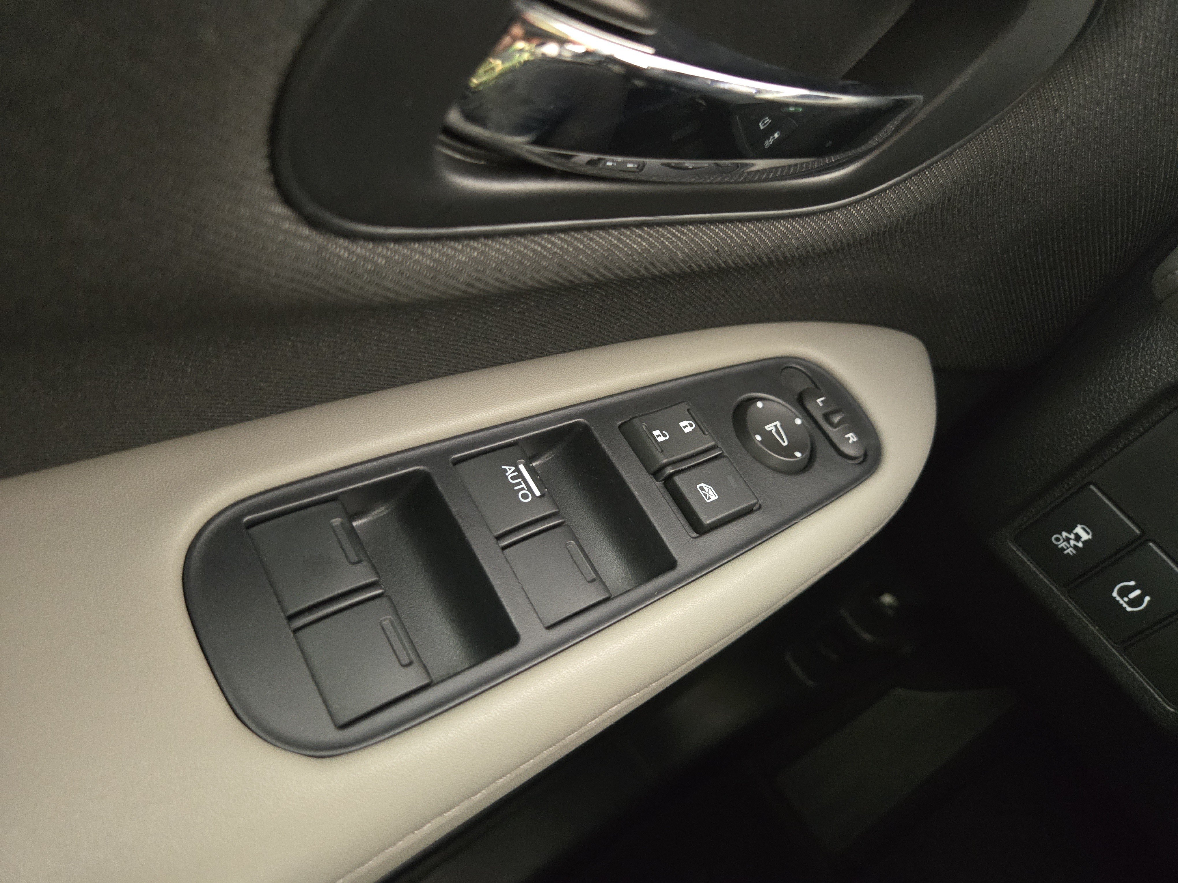 Used 2020 Honda HR-V LX image 24