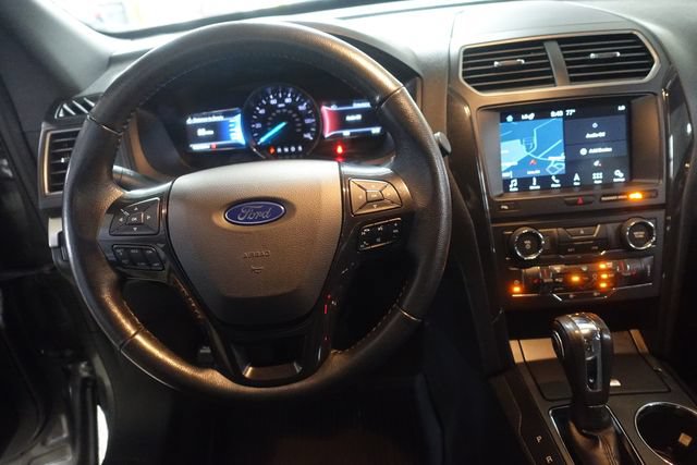 Used 2018 Ford Explorer XLT w/ Equipment Group 202A AWD/4WD image 12