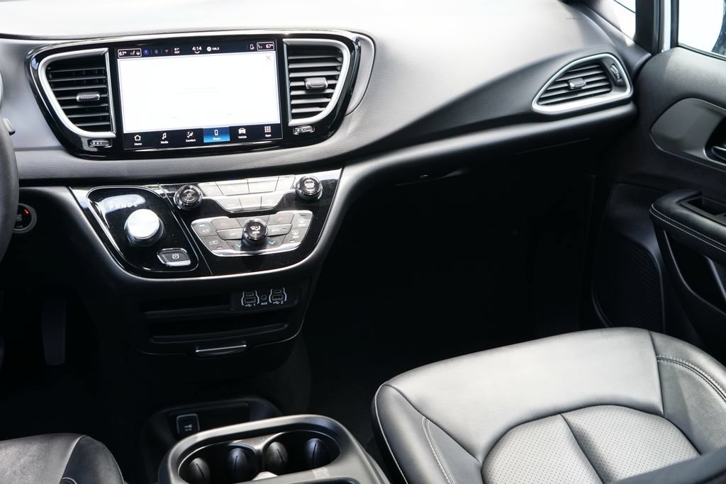 Used 2025 Chrysler Pacifica Select FWD image 22