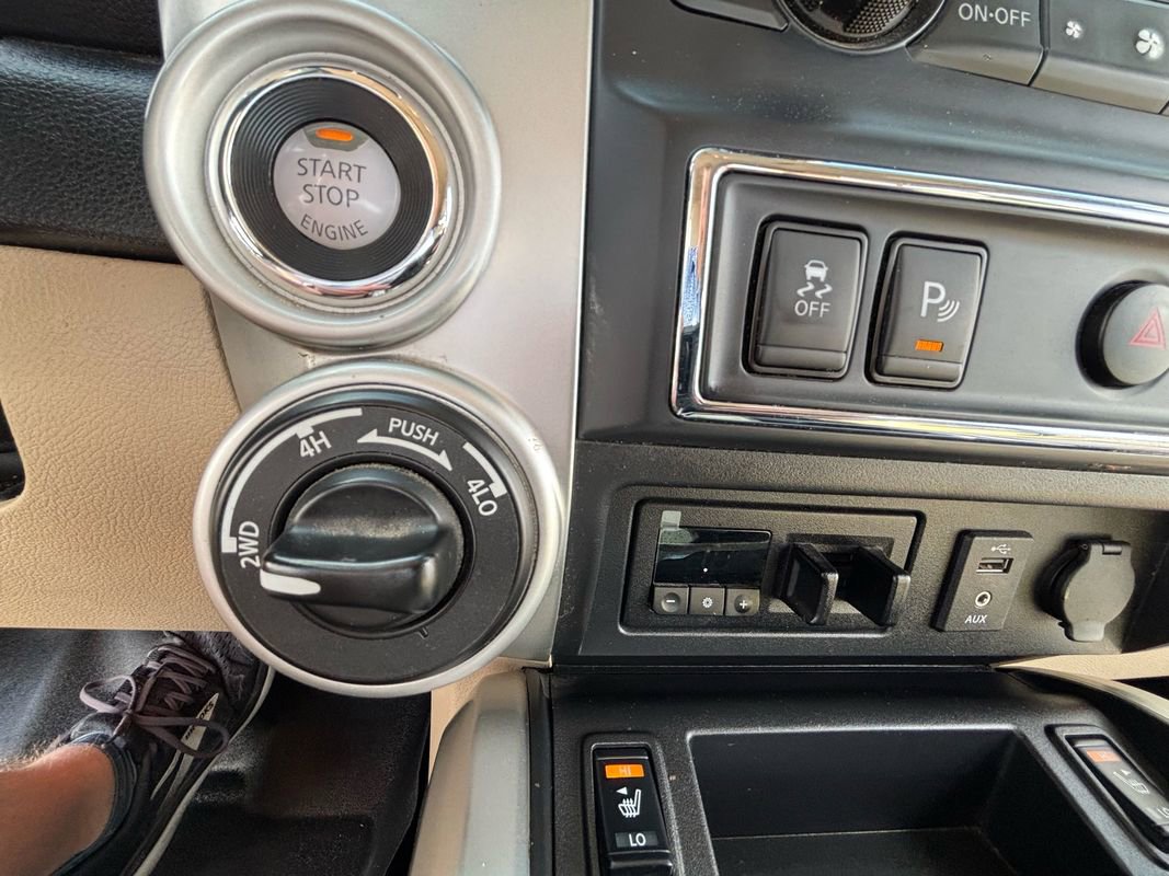 Used 2016 Nissan Titan SL image 29