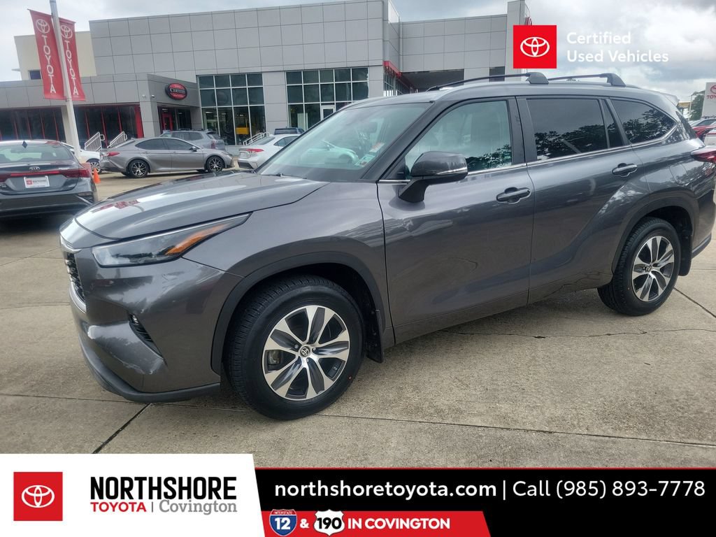Certified 2024 Toyota Highlander XLE FWD image 1