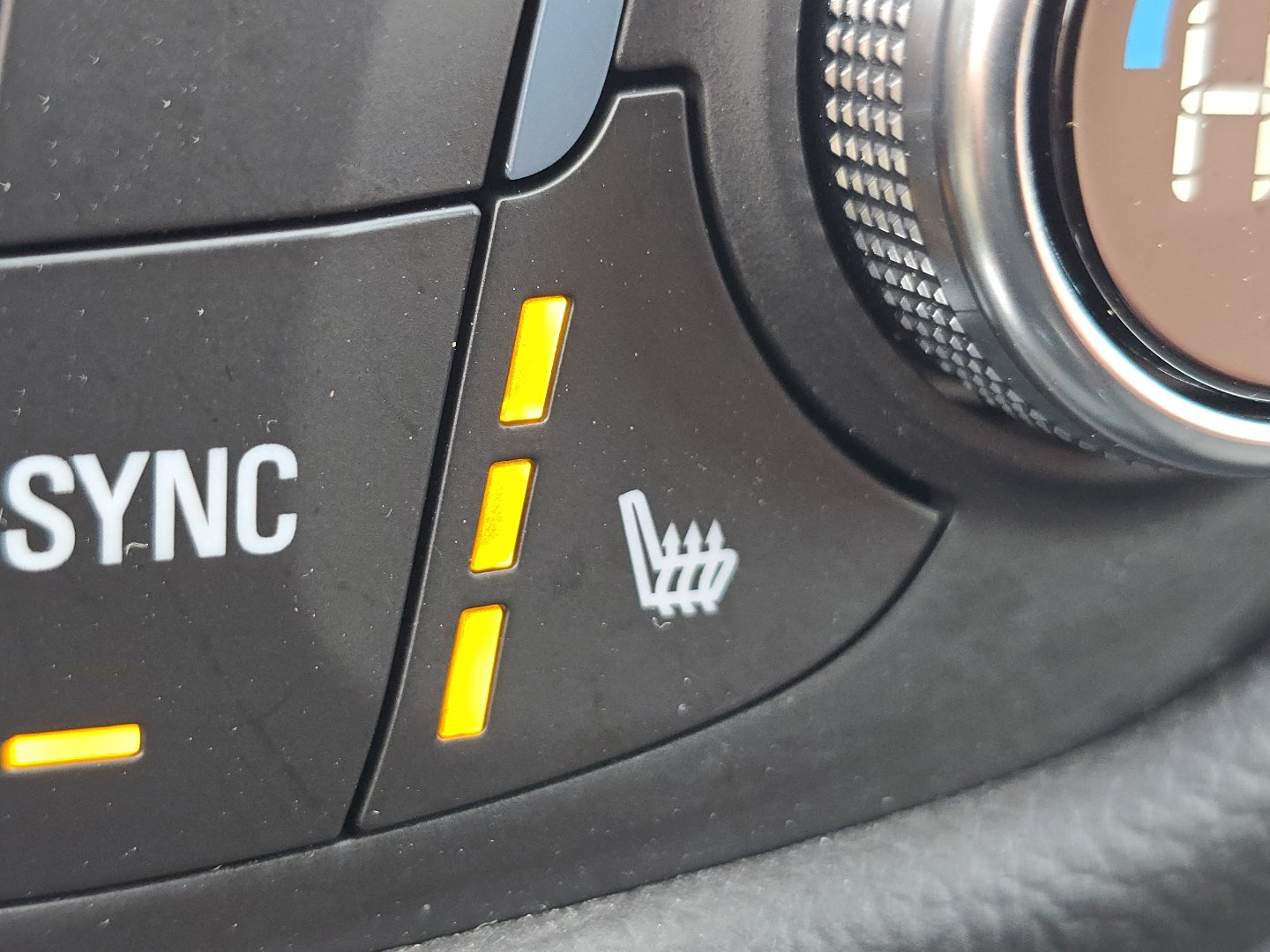 Used 2023 Chevrolet Equinox LT image 4